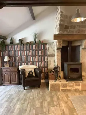 Bibliothèque dans la maison de vacances