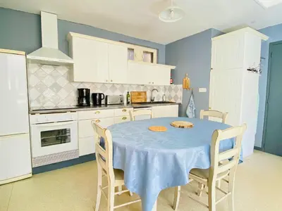 Cuisine ou kitchenette dans l'établissement MAGNIFIQUE Location au bout de la route