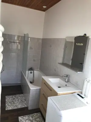 Salle de bains dans l'établissement Appartement T3 Le Mont Dore Centre