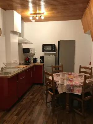 Cuisine ou kitchenette dans l'établissement Appartement T3 Le Mont Dore Centre
