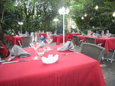 Restaurant ou autre lieu de restauration dans l'établissement RELAIS DU TAURION