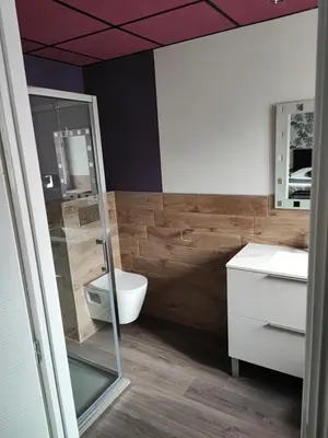 Salle de bains dans l'établissement RELAIS DU TAURION