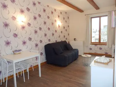 Coin salon dans l'établissement La Maison en Cézallier - Purple