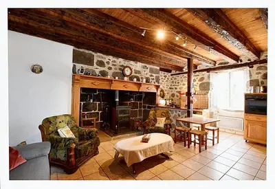 Cuisine ou kitchenette dans l'établissement Maison confortable avec vue sur la montagne à Le Fau