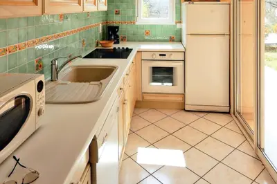 Cuisine ou kitchenette dans l'établissement Villa ravissante à Loubressac avec piscine privée