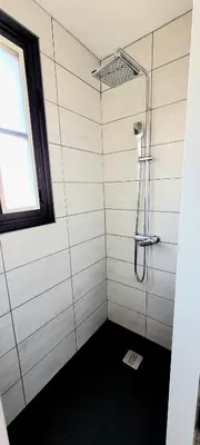 Salle de bains dans l'établissement Wifi Clim Garage Jardin BBQ Cosy House