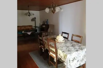 Coin salon dans l'établissement Maison familiale coteaux de la Vézère