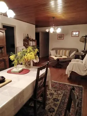 Coin salon dans l'établissement Maison familiale coteaux de la Vézère