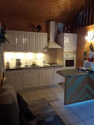 Cuisine ou kitchenette dans l'établissement chalet cathy
