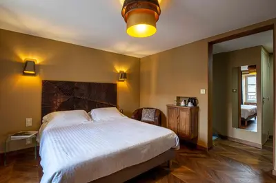 Un ou plusieurs lits dans un hébergement de l'établissement Demeures & Châteaux Auberge de la Tour - Hôtel & Restaurants - Marcolès Auvergne