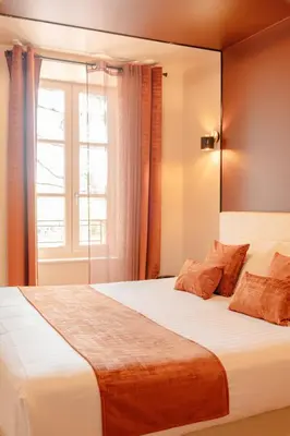 Un ou plusieurs lits dans un hébergement de l'établissement Demeures & Châteaux Auberge de la Tour - Hôtel & Restaurants - Marcolès Auvergne