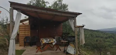 Vue générale sur la montagne ou vue sur la montagne depuis le chalet