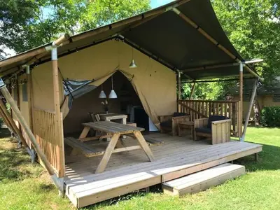 Jardin de l'établissement Camping Le Mondou