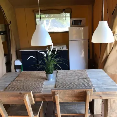 Cuisine ou kitchenette dans l'établissement Camping Le Mondou