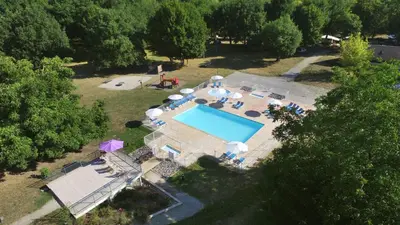 Piscine de l'établissement VVF Dordogne Lot ou située à proximité
