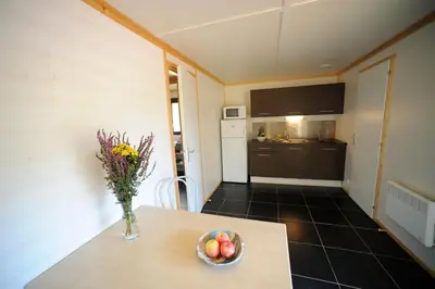 Cuisine ou kitchenette dans l'établissement ULVF Le Domaine de Pelvezy