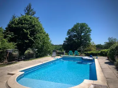 Piscine de l'établissement Le Gîte du Lotus Corrézien ou située à proximité