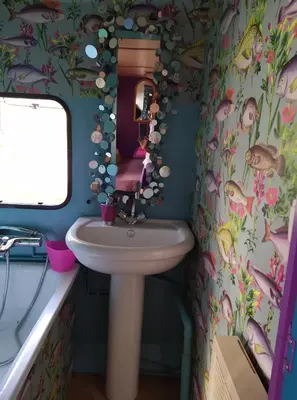 Salle de bains dans l'établissement caradjango , caravane chauffée et climatisée