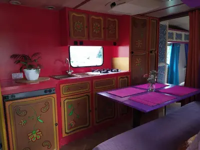 Cuisine ou kitchenette dans l'établissement caradjango , caravane chauffée et climatisée