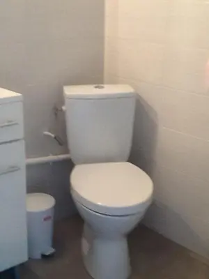 Salle de bains dans l'établissement Le Clos Doménat 1