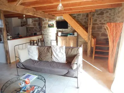 Cuisine ou kitchenette dans l'établissement gite climatisé au calme à la campagne