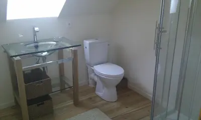 Salle de bains dans l'établissement gite climatisé au calme à la campagne