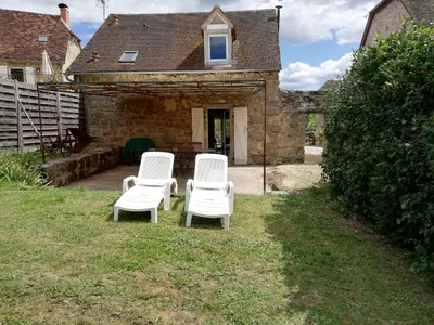 Jardin de l'établissement gite climatisé au calme à la campagne