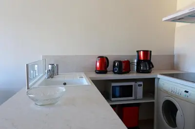 Cuisine ou kitchenette dans l'établissement les Tours de Bombel