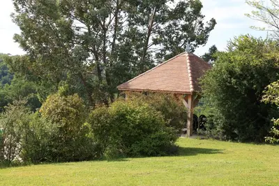 Jardin de l'établissement les Tours de Bombel