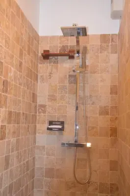 Salle de bains dans l'établissement L'ère du temps