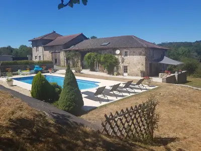 Piscine de l'établissement Les hauts Brianço ou située à proximité
