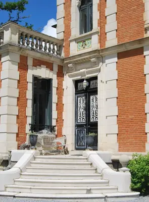 Façade ou entrée de l'établissement Chateau Sourliavoux, appartement en chambres d'hôtes