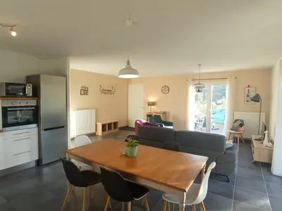 Cuisine ou kitchenette dans l'établissement La Masquénada 85 m2, neuve, moderne, confort avec grand garage