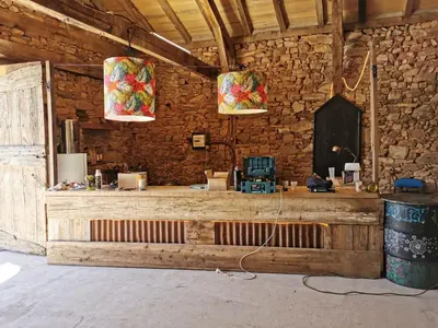 Plan de l'établissement Grande maison de caractère en pierres -superbe vue