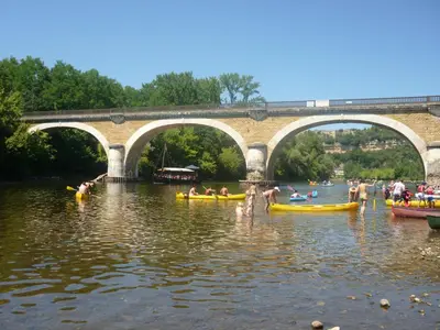 Vue sur la rivière ou le fleuve situé(e) à proximité de le camping