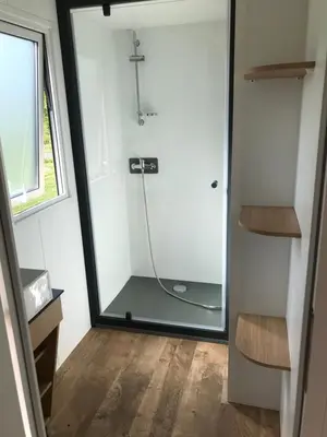 Salle de bains dans l'établissement LE MONDOU