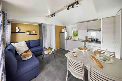 Cuisine ou kitchenette dans l'établissement LE MONDOU