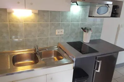 Cuisine ou kitchenette dans l'établissement LE STULLEDIO tt confort et très bien situé a deux pas du centre ville