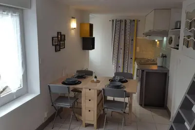 Cuisine ou kitchenette dans l'établissement LE STULLEDIO tt confort et très bien situé a deux pas du centre ville
