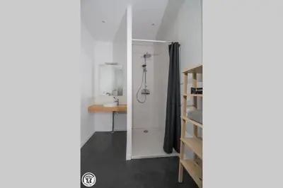 Salle de bains dans l'établissement Gîte de Granit Bleu