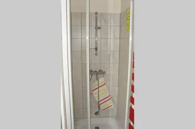 Salle de bains dans l'établissement GITE à LA FERME PRES VULCANIA-GR89