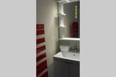 Salle de bains dans l'établissement GITE à LA FERME PRES VULCANIA-GR89