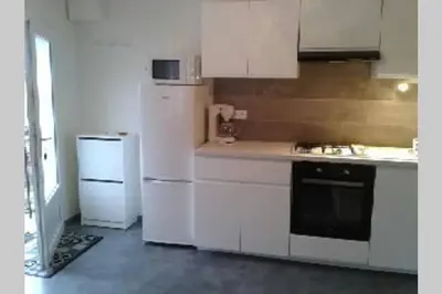 Cuisine ou kitchenette dans l'établissement GITE à LA FERME PRES VULCANIA-GR89