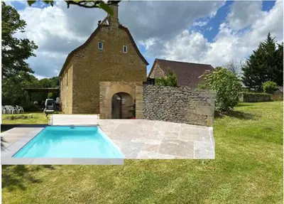 Piscine de l'établissement Chez Rénou et Prospérou maison typique du Sarladait ou située à proximité