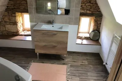 Salle de bains dans l'établissement Chez Rénou et Prospérou maison typique du Sarladait