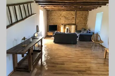 Coin salon dans l'établissement Chez Rénou et Prospérou maison typique du Sarladait