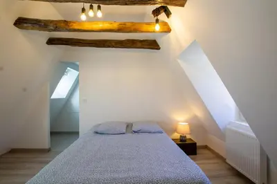 Un ou plusieurs lits dans un hébergement de l'établissement Chez Rénou et Prospérou maison typique du Sarladait