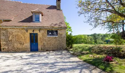 Jardin de l'établissement Chez Rénou et Prospérou maison typique du Sarladait