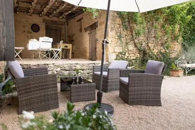 Coin salon dans l'établissement Le Manoir de Carlucet Gite