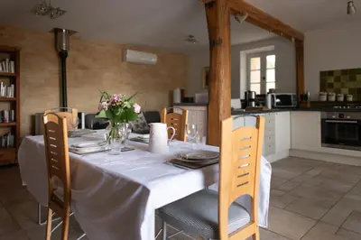 Cuisine ou kitchenette dans l'établissement Le Manoir de Carlucet Gite